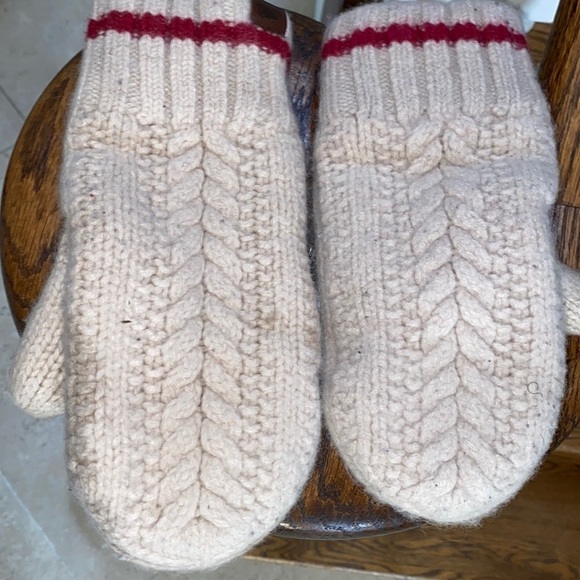 Roots  ivory red trim winter warm mittens - Picture 4 of 9